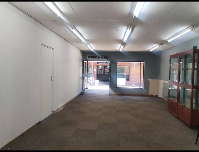 RETAIL PROPERTY TO RENT IN HAYFIELDS